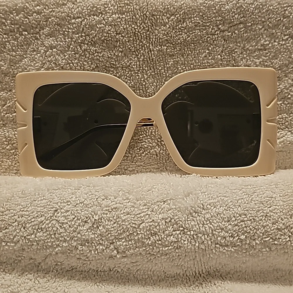 Gucci Butterfly Big Frame Sunglasses Beige Gucci Marmont – Oversized Butterfly Sunglasses | Second-hand  main image 3